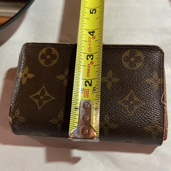 Louis Vuitton Kiss lock wallet - Picture 16 of 17